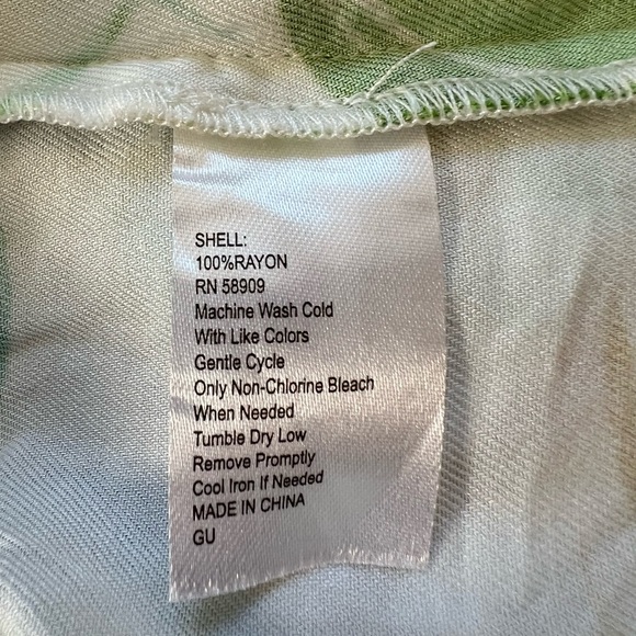 Gianni Bini White with Green/Yellow/Brown Tropical Print Shorts - Picture 13 of 15